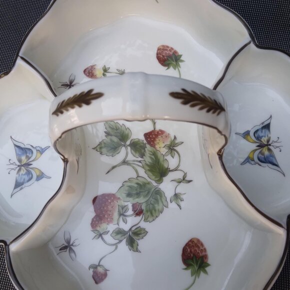 Adorable Vintage White Bone China Nantucket Strawberry/Butterfly Handled Porcela - Picture 7 of 13